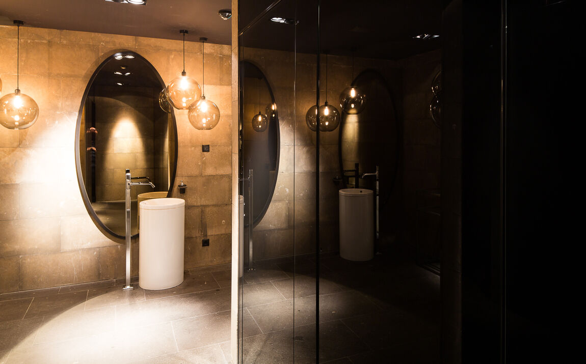 GM Cabinmart im Badezimmer