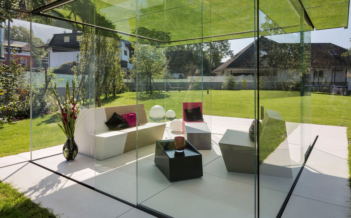 Glaspavillon im Garten