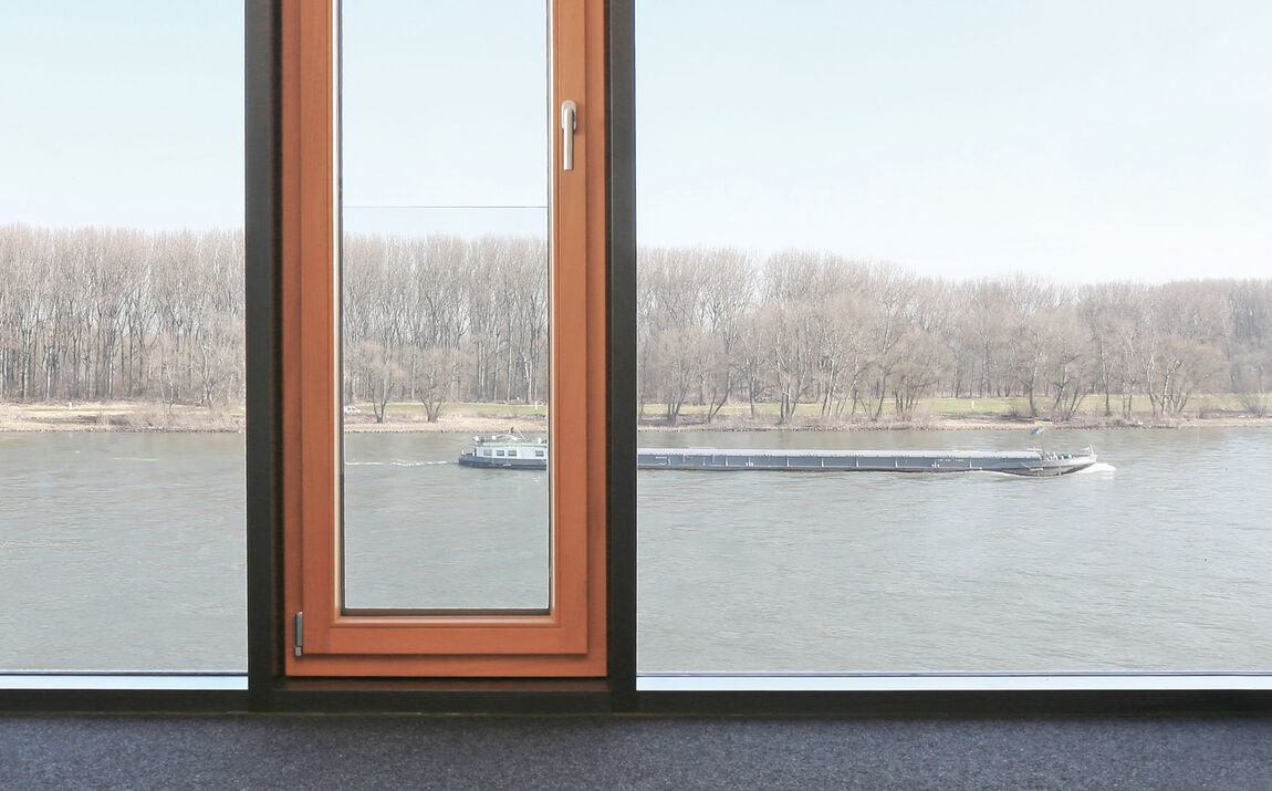 Geschäftsgebäude Wetter: GM Windoorail Frameless