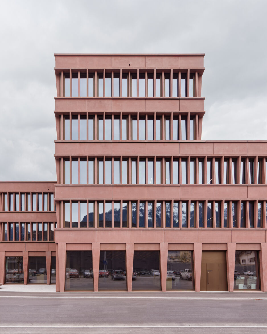 UNIGLAS® SUN, GM ORNAMENTGLAS Geschäftsgebäude