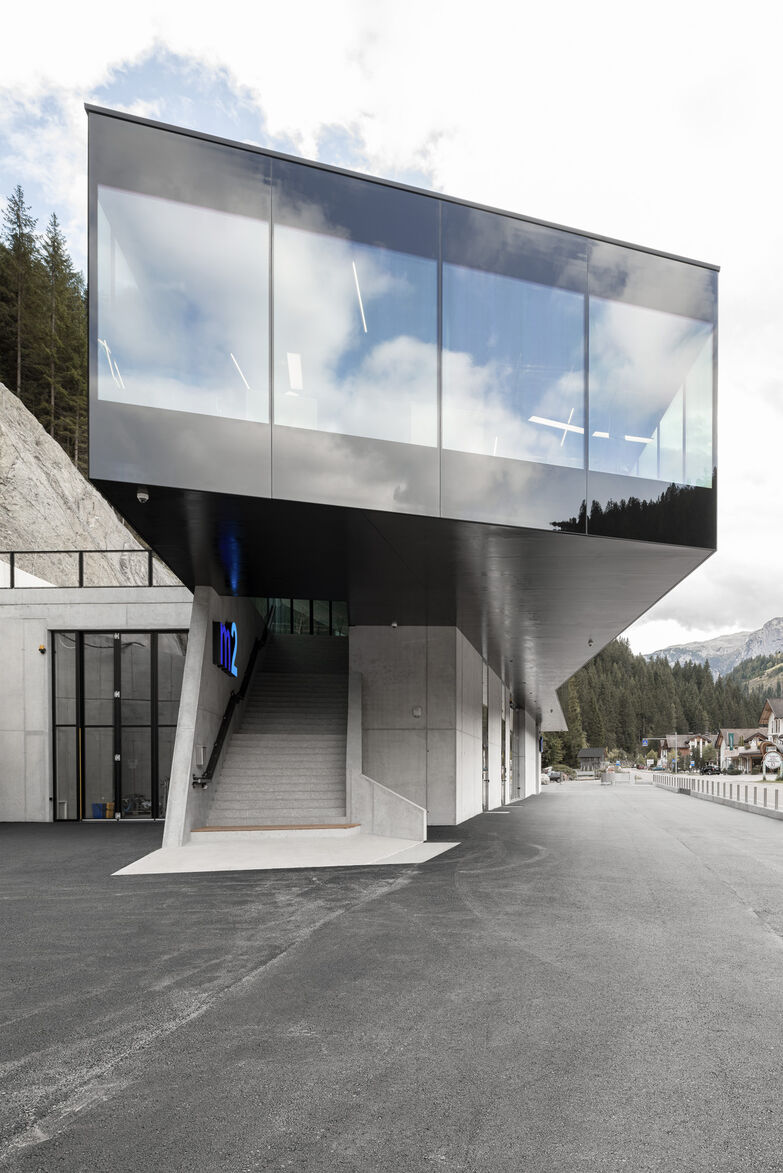 Flächenbündige Glasfront