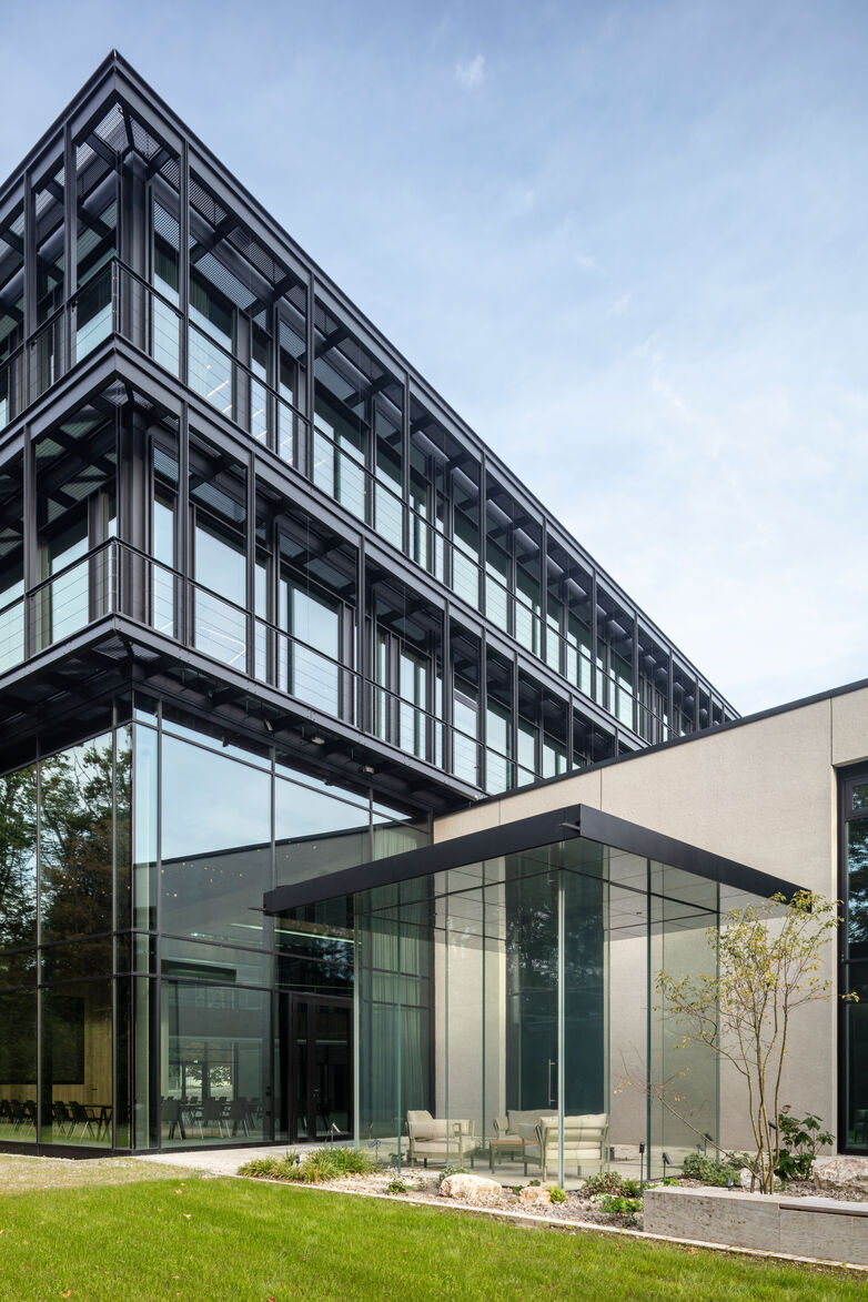 konstruktiver glasbau-gm pavillon360-glas pavillon-schattdecor-thansau-hgesch (1)
