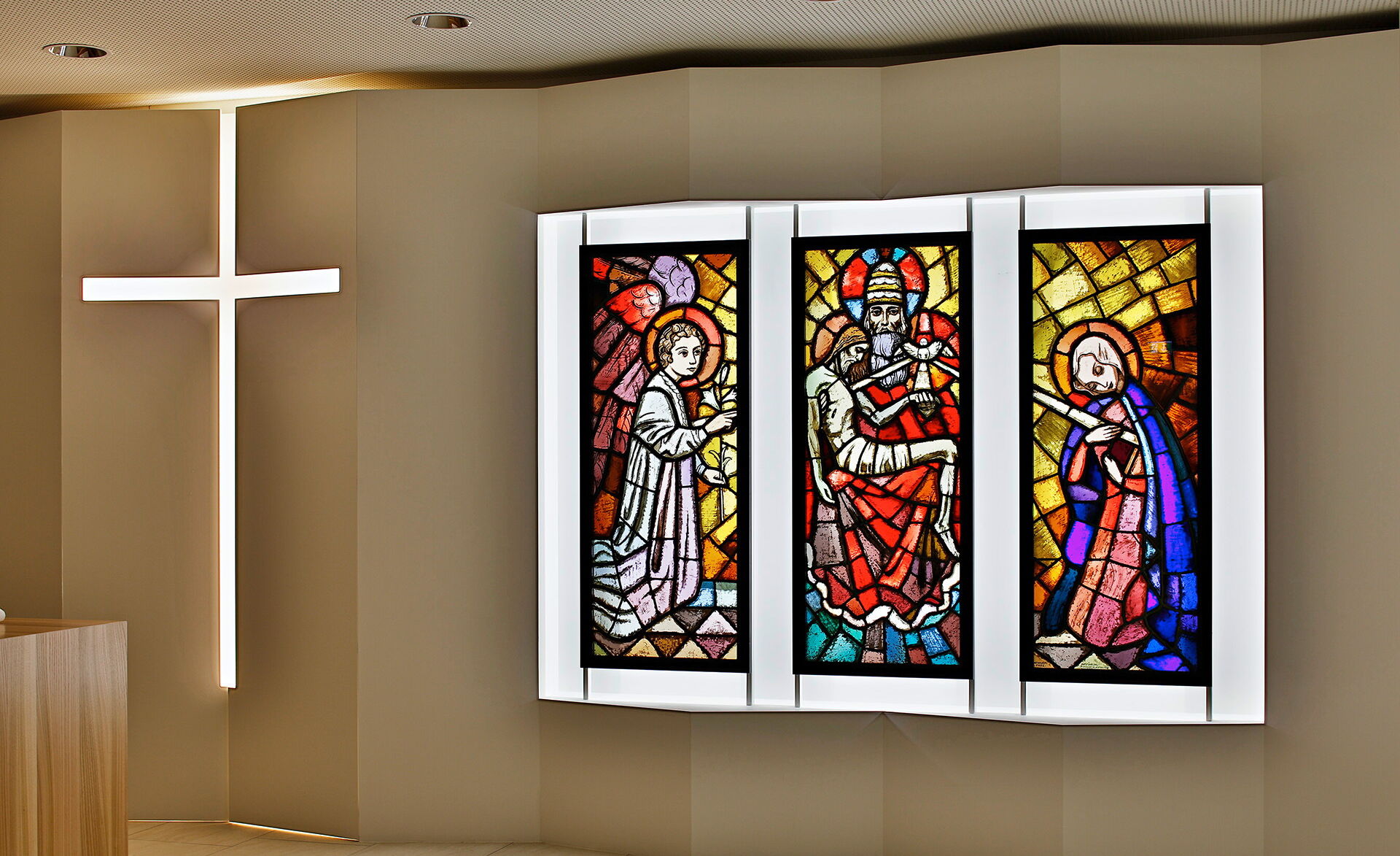 Restauration-Bleiverglasung-lkh-bludenz-kapelle-glasmalerei
