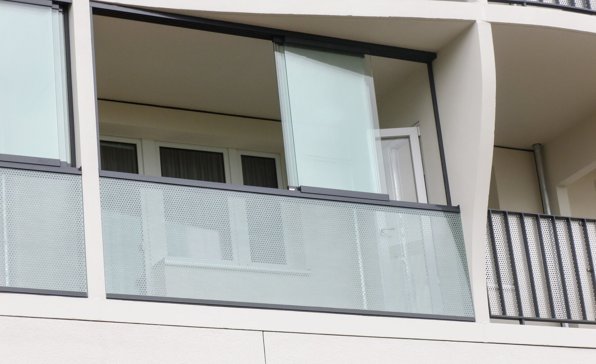 Balkon mit GM Toproll Parapet Magdeburg 