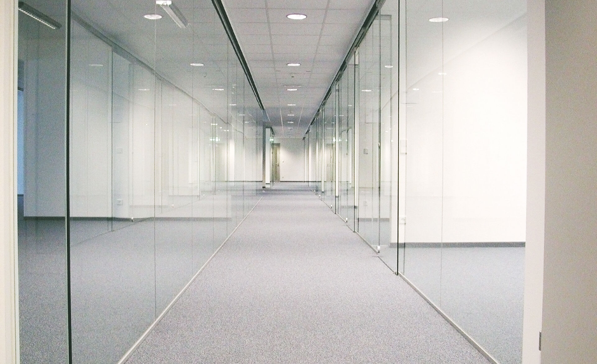 trennwand-GM Toproll 100-glastrennwand-glasschiebetueren-transparenz