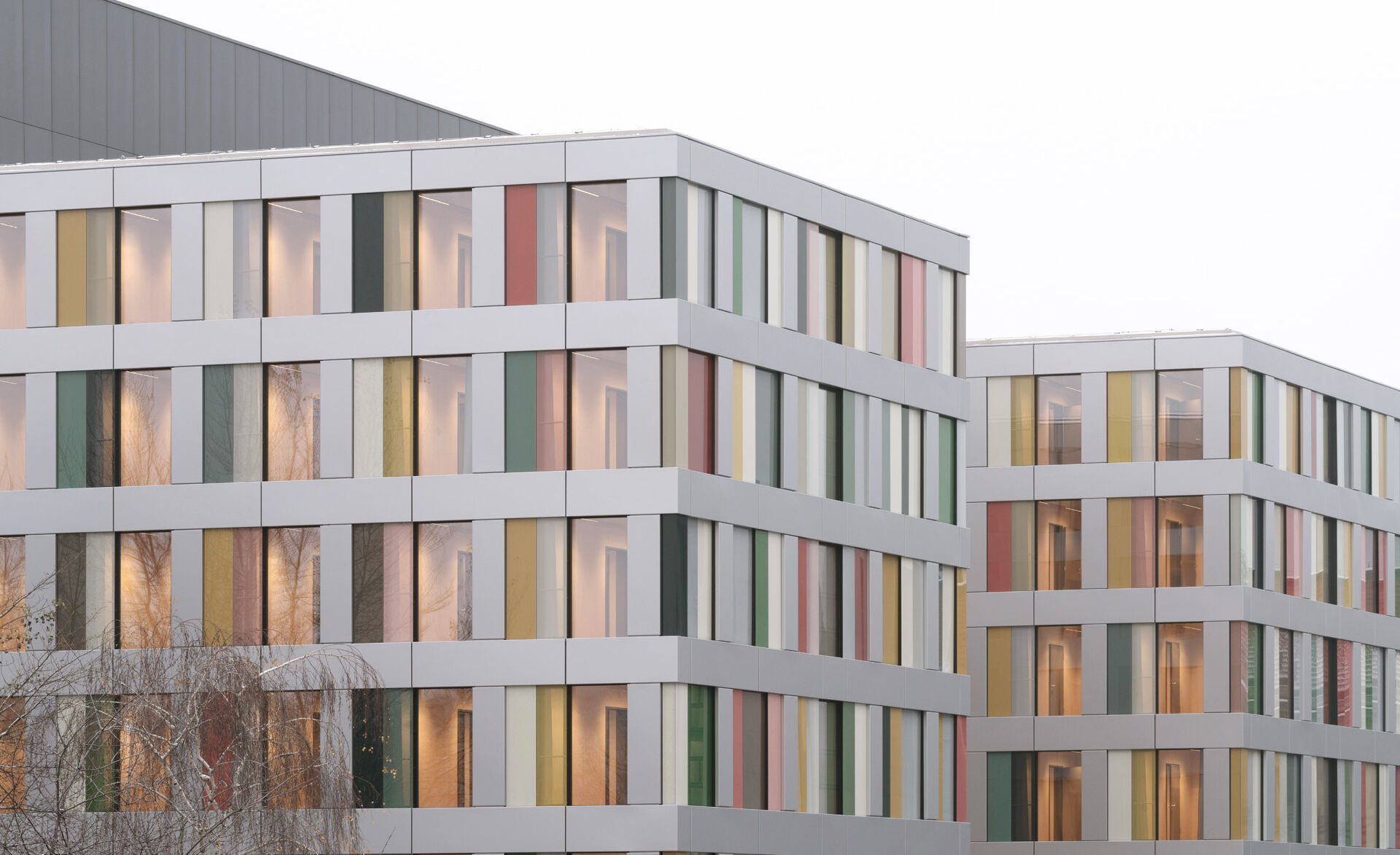 Flachglas-GM VSG Lamimart color-Farbenwelten-Regierungsgebäude