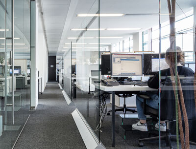 Glastrennwände im Büro 