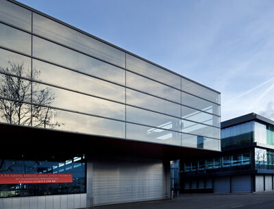 GM Solar beim Firmengebäude von Glas Marte